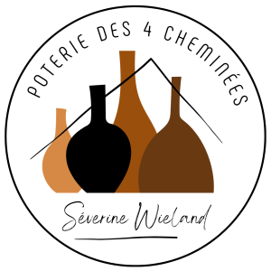 logo dark Logo Poterie des 4 Cheminées